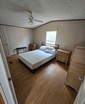 5th image of 102 Texas St