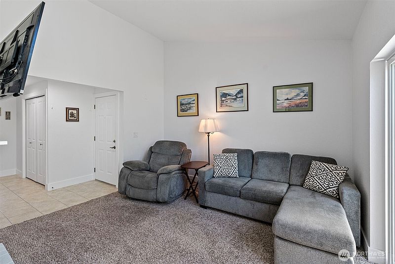 5th image of 3008 N Narrows Drive #B-301