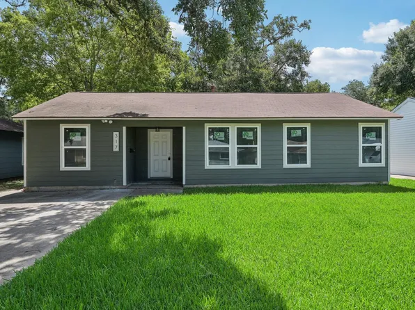 317 Redwood St, Lake Jackson, TX 77566