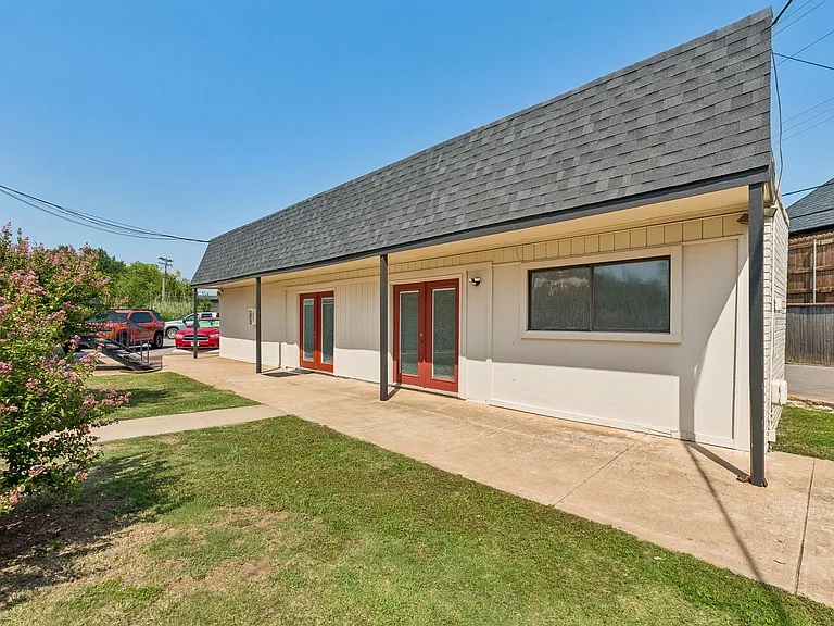 Terraces at Nichols Hills Renovated Two-Bedrooms — Photo 6