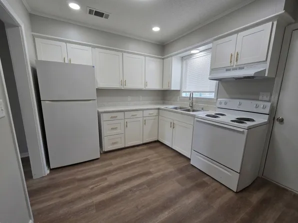 110 S Hazel St #4, Sulphur, LA 70663