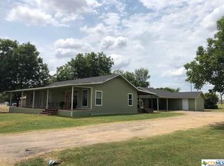 198 County Road 3000, Lott, TX 76656