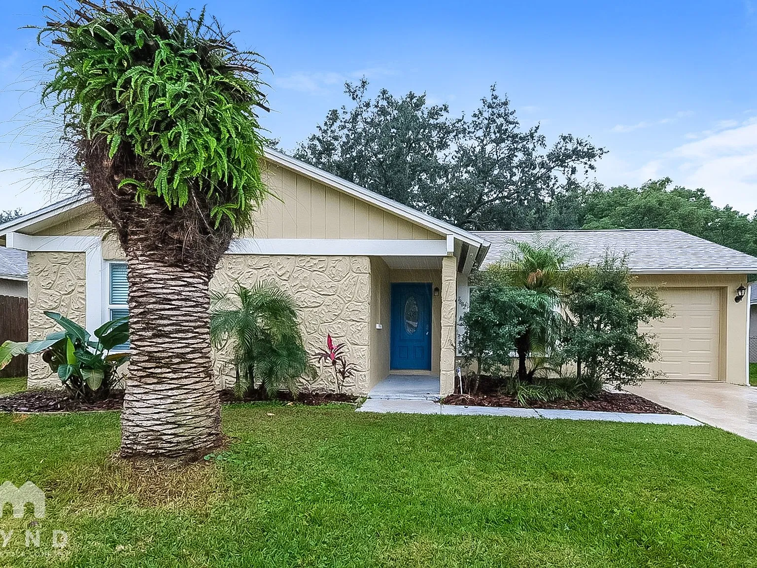 3 bed, 2.0 bath, 1067 sqft, $1,905 — Photo 1