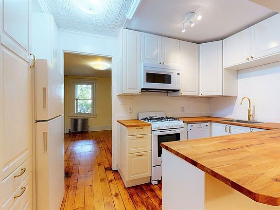 4th image of 377 Sackett St Floor 1