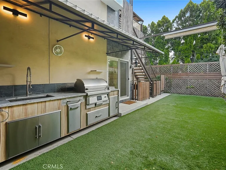18748 Collins St — Photo 45
