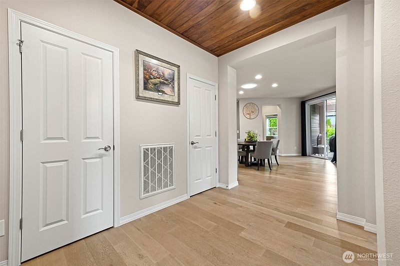 3rd image of 14016 188th Avenue Ct E