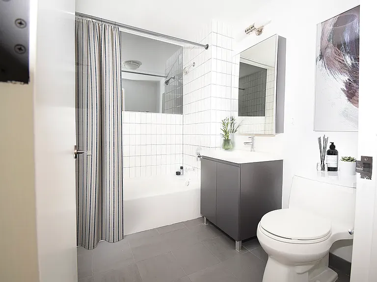 2-14 50th Ave #Penthouse 4W — Photo 5