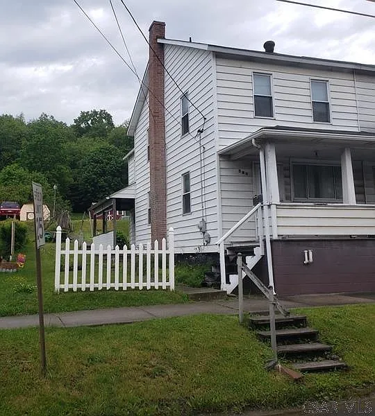 549 Railroad St photo 1