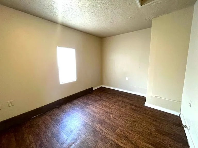 2329 Mustang St — Photo 18
