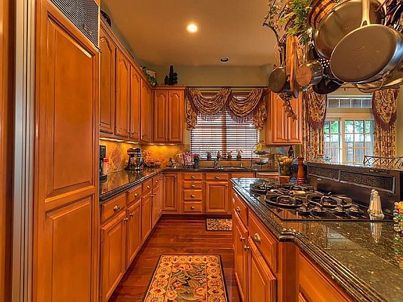5th image of 11002 Albury Park Ln