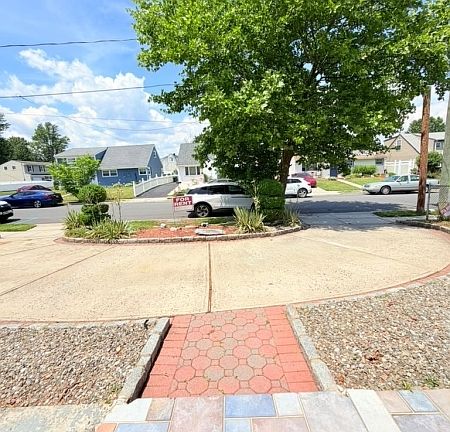 2nd image of 68 Daniel St #1