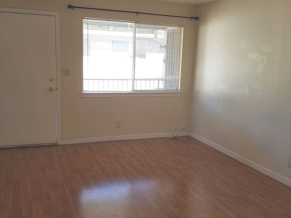 1st image of 563 Troy Dr #3