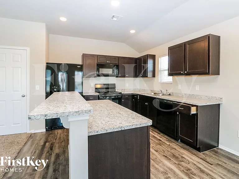 232 Klare Ct — Photo 7