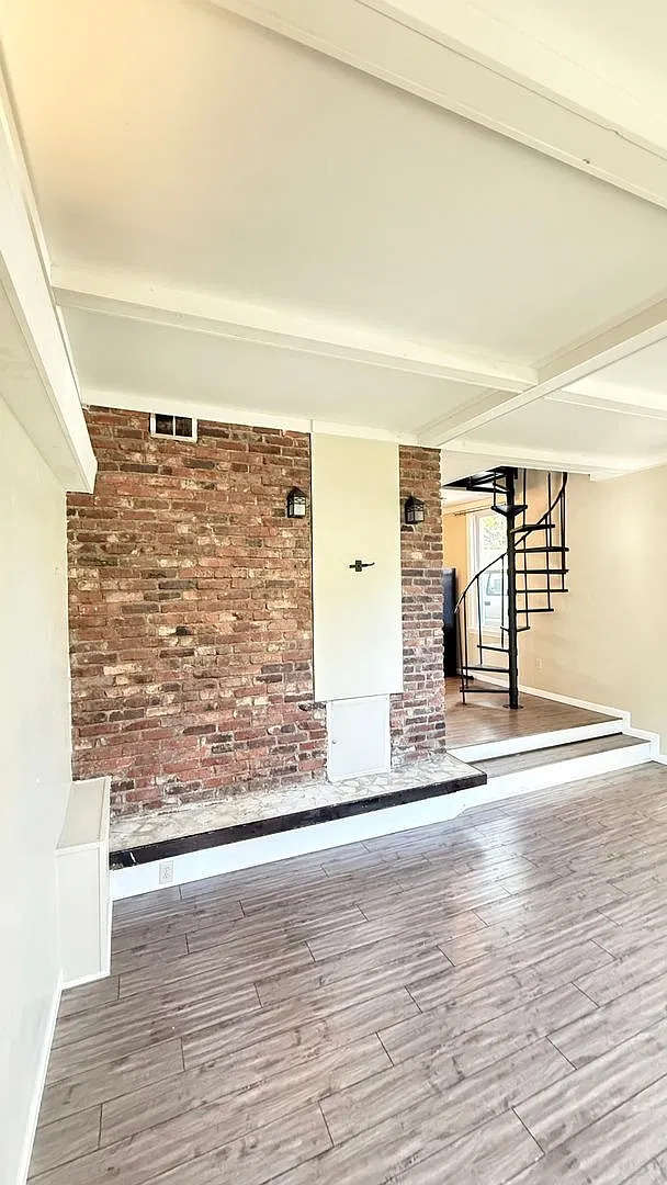 342 S. Graham Street — Photo 2