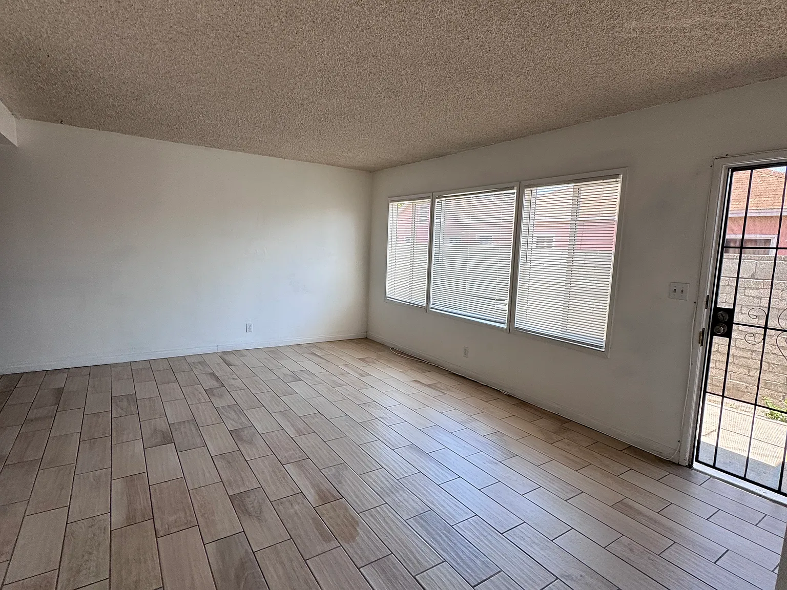 2 bed, 958 sqft, $2,700 — Photo 3
