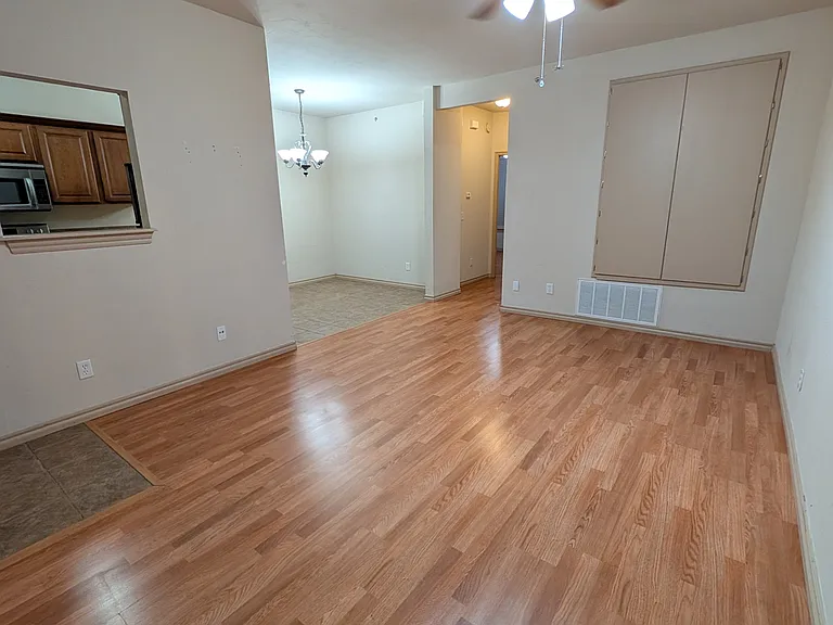 1812 Alameda St — Photo 3
