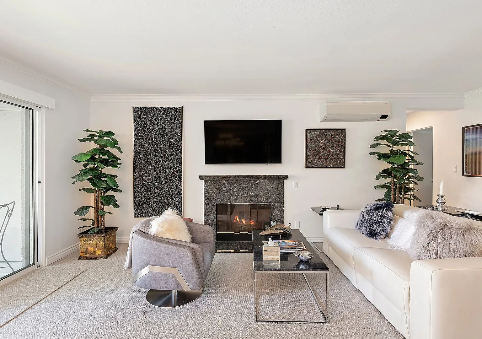 RARELY offered! Top floor three bedroom 2.5 bath El Escorial condo, fully furnished at East Beach. — Photo 3