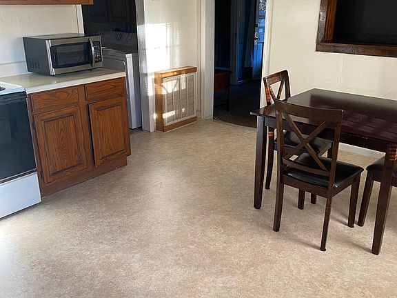 large eat in kitchen