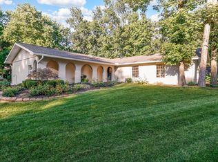 1594 Oakview Dr, Columbus, OH 43235