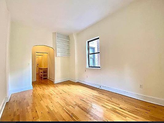 3rd image of 313 W 105th St APT 3C