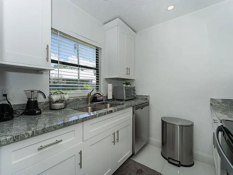 1242 SW Parma Ave — Photo 12