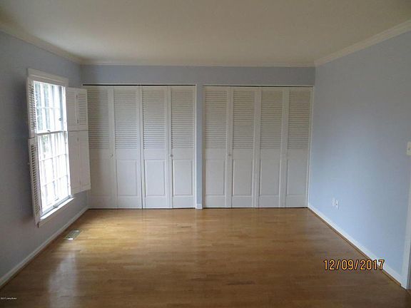 Second bedroom (18' x 12.5')