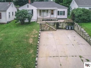 5807 Oak St, Omaha, NE 68106