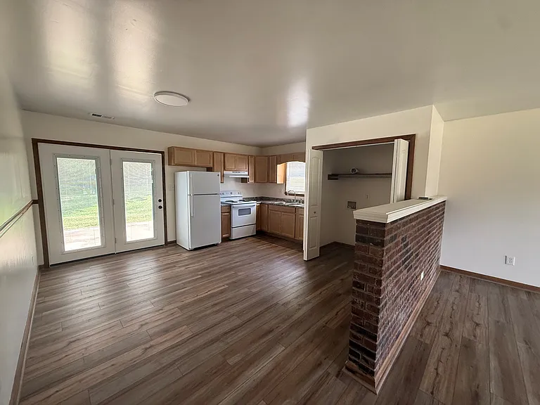 1282 Jaclyn Ln — Photo 1