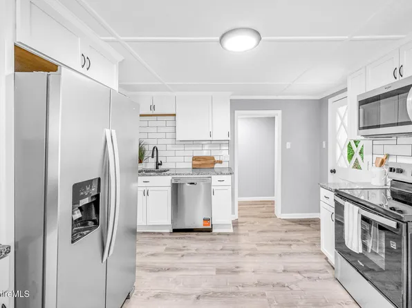 1 Richmond Ln, Adams, MA 01220