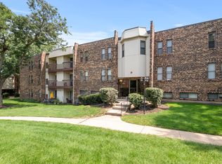 2214 Country Club Dr, Woodridge, IL 60517