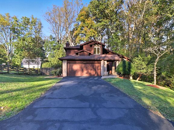 2nd image of 1803 Abbey Glen Ct