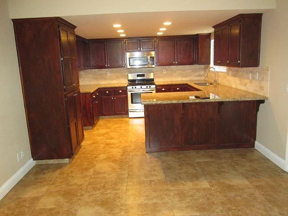 2nd image of 261 Alyssum Cir