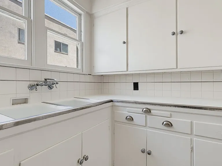 455 N Hayworth Ave — Photo 21