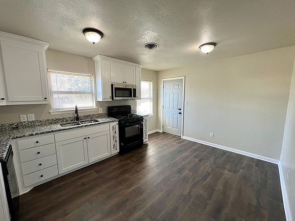4th image of 415 Glenn Dr