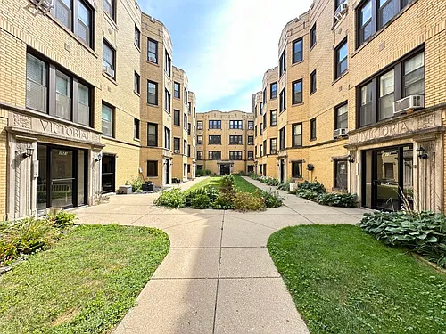 3817.5 N Greenview Ave #W3 Photo 1
