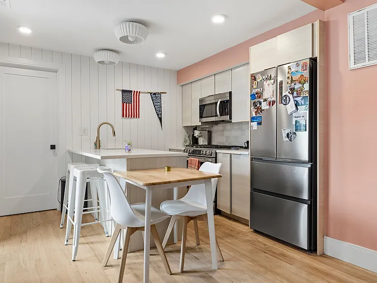 92 Chelsea St #2 — Photo 2