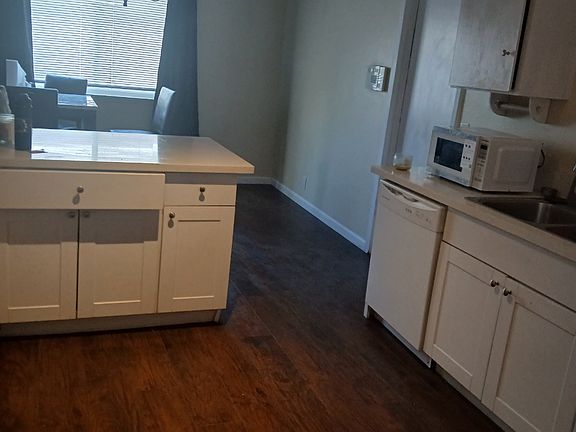 3rd image of 401 Cactus Bloom Ln