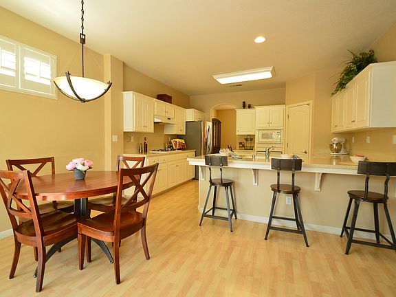 5th image of 2708 E Niles Ave