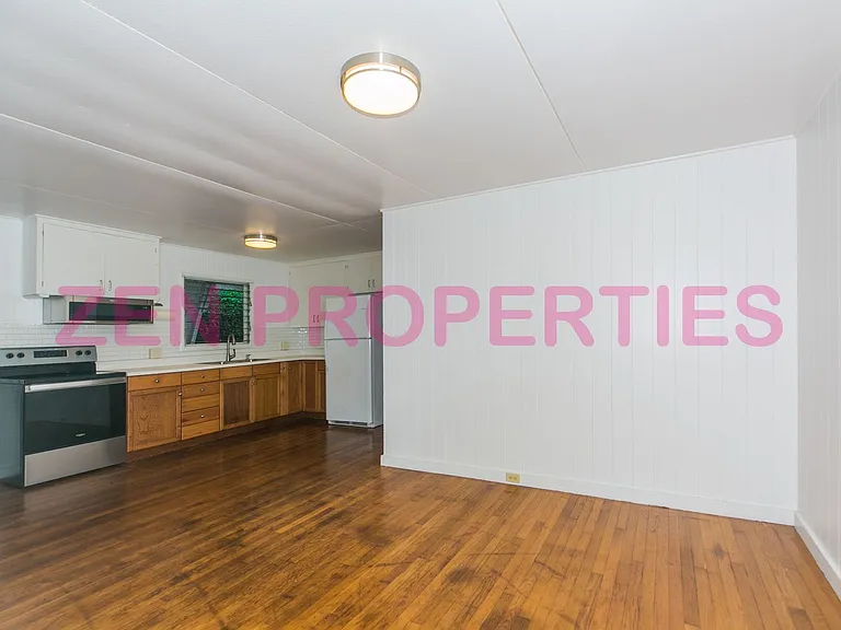 1555 Moani St — Photo 14