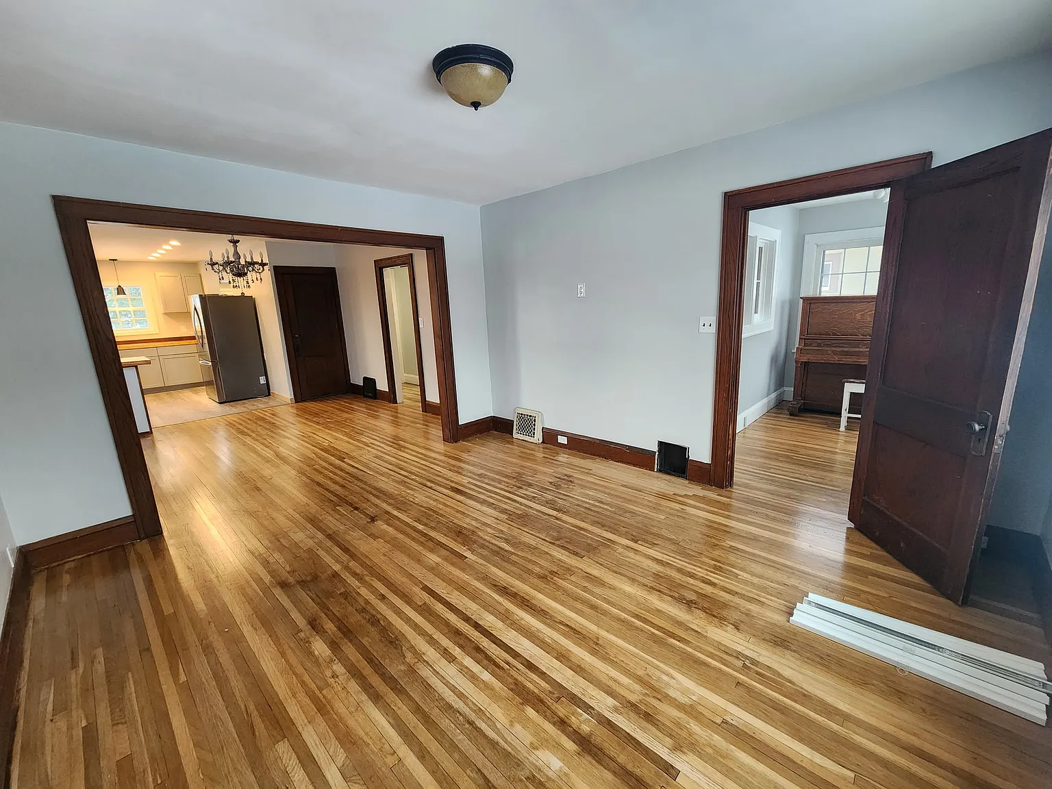 4 bed, 1500 sqft, $2,700 — Photo 3