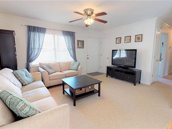 4th image of 10207 Bayberry Ln