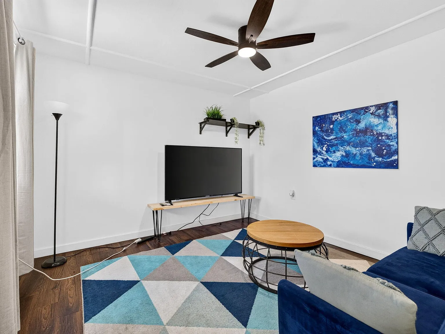 1 bed, 1.0 bath, 672 sqft, $2,100 — Photo 2