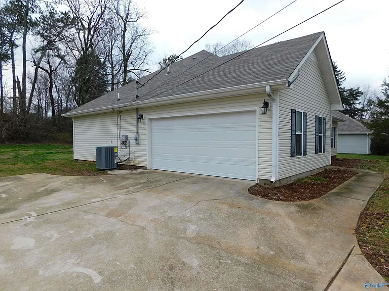 1386 Harvest Rd — Photo 5
