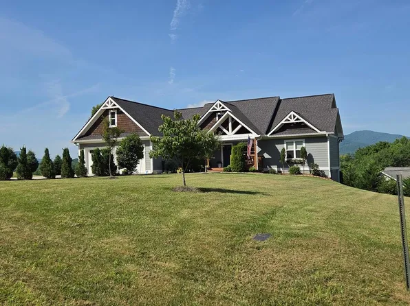 958 New Forest Rd, Young Harris, GA 30582