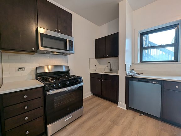 2nd image of 2846 N Milwaukee Ave #2