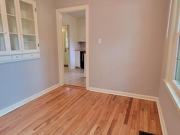5th image of 485 N Elm St
