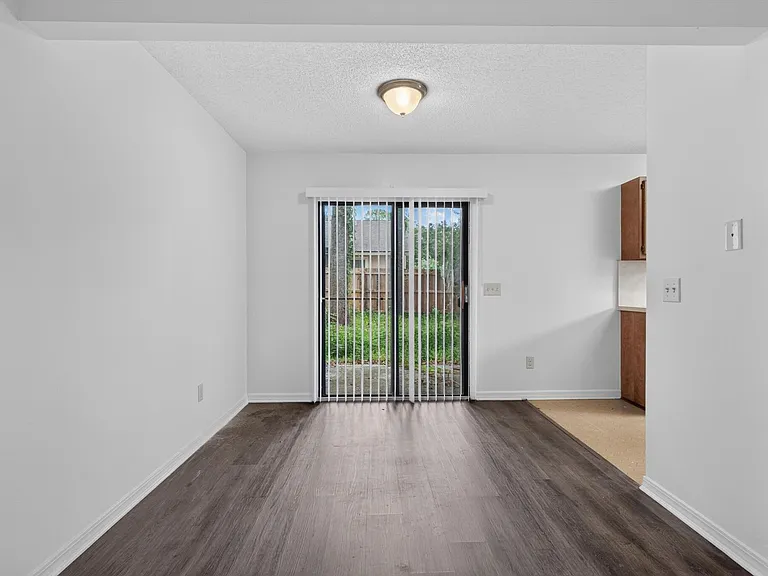 1445 Classic Oak Rd W — Photo 10