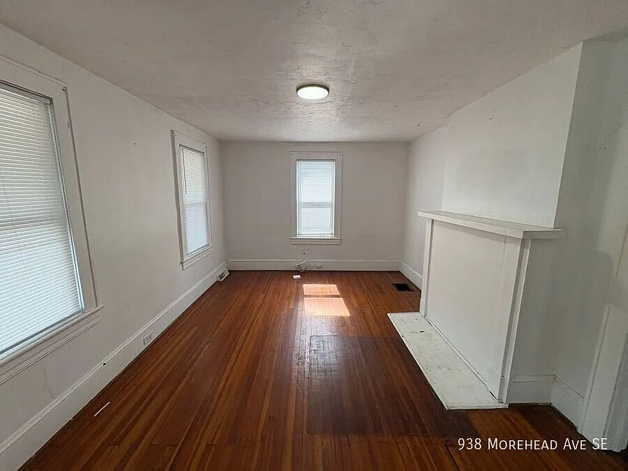 3 Bedroom 1 Bath Located in Southeast Roanoke! — Photo 2