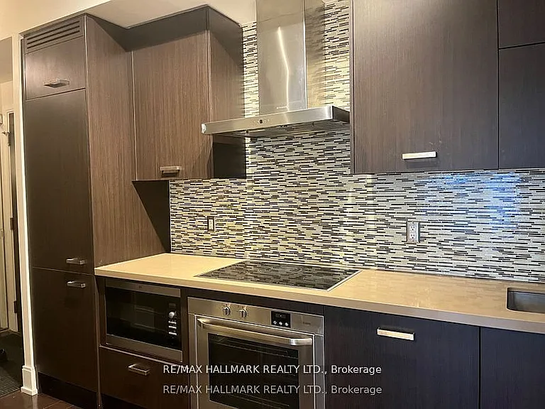 560 Front St W #428 — Photo 2