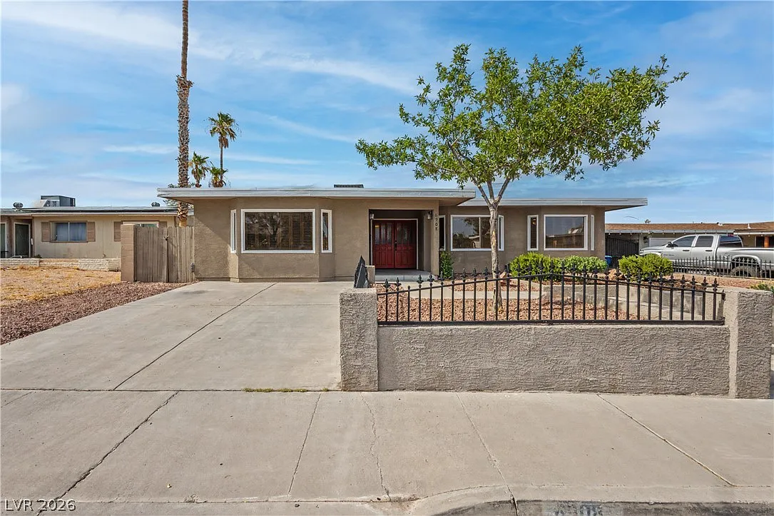 4 bed, 3.0 bath, 2214 sqft, $2,380 — Photo 1
